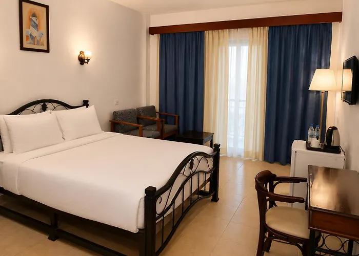 Apartment Relax At Marina Wadi Degla , Breakfast & Dinner *