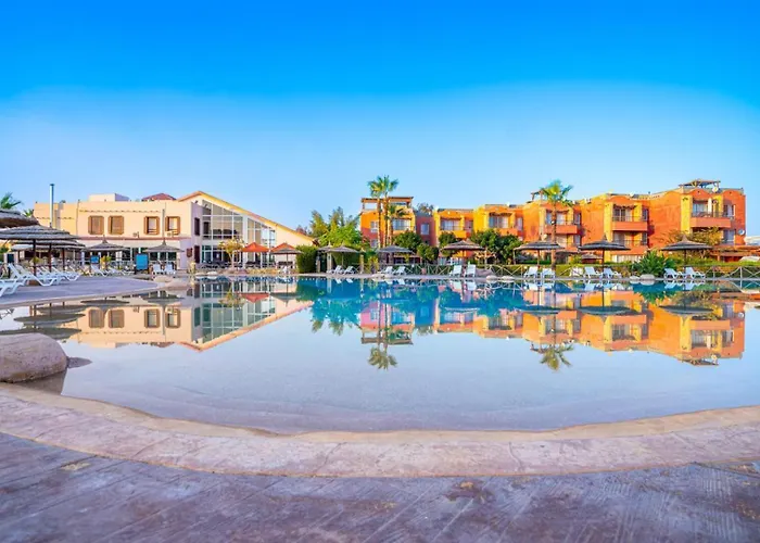 Relax At Marina Wadi Degla , Breakfast & Dinner