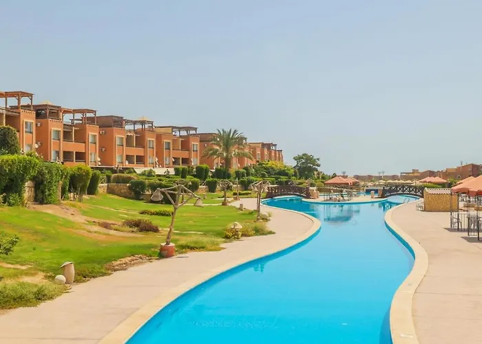 Relax At Marina Wadi Degla , Breakfast & Dinner Apartment