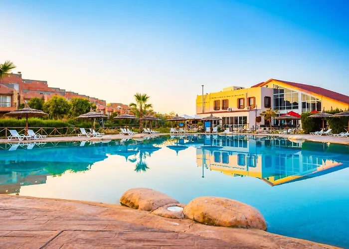 Apartment Relax At Marina Wadi Degla , Breakfast & Dinner *